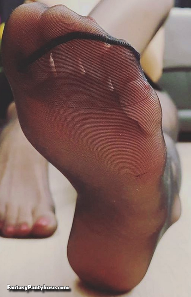 Pantyhose Feet and Nylon Feet Pics