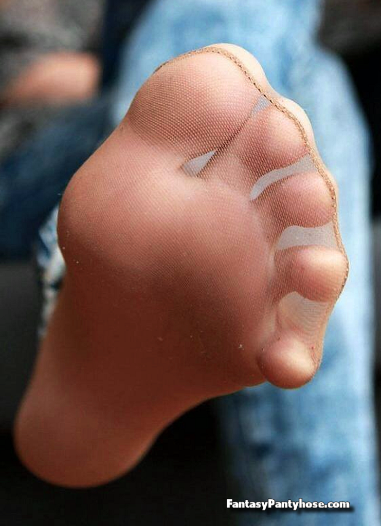 Pantyhose Feet and Nylon Feet Pics
