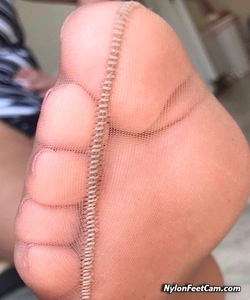 Nylon Feet on NylonFeetCam.com