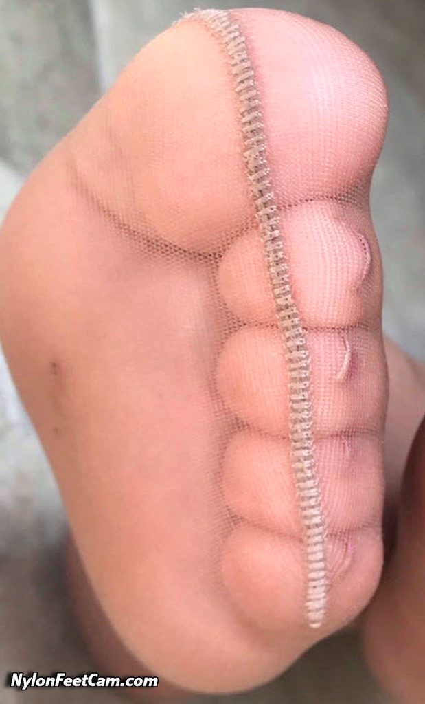 Nylon Feet on NylonFeetCam.com
