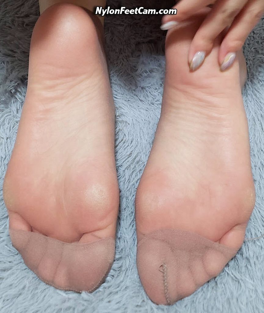 Nylon Feet on NylonFeetCam.com